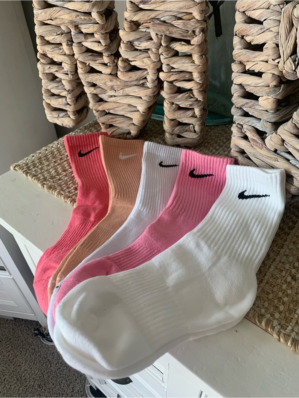 Brand New Women’s Nike Crew Socks Pack in White, Pink, Coral and Peach - Picture 3 of 5
